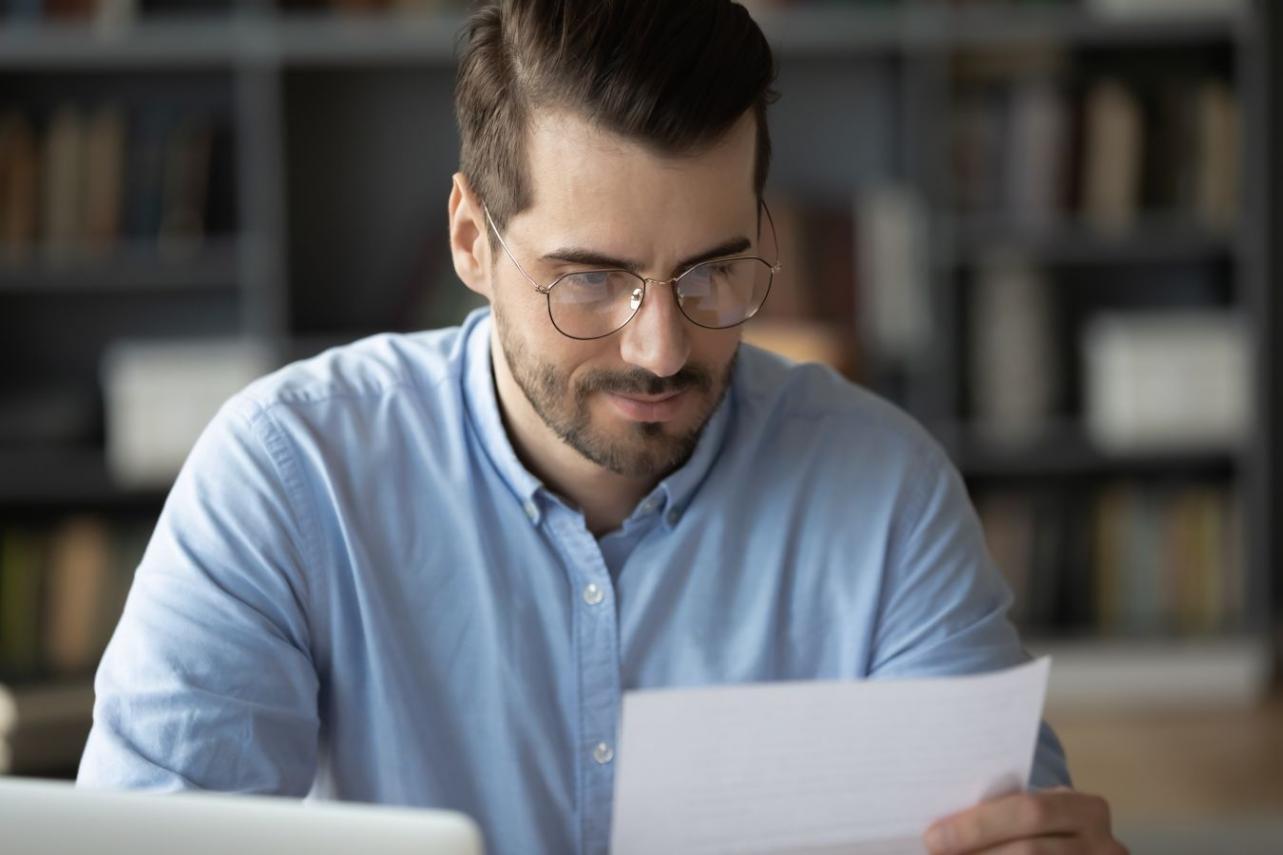 Ambiente di lavoro dedicato alla scrittura professionale